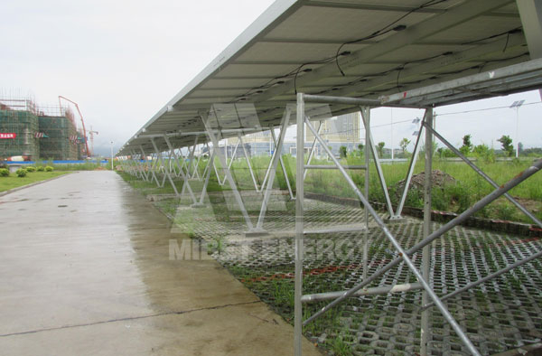 太陽(yáng)能光伏車(chē)棚支架系統(tǒng)有什么優(yōu)點(diǎn)？