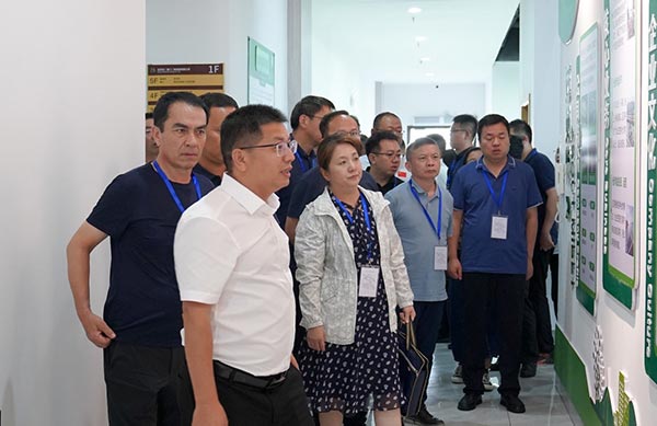 領導一行蒞臨邁貝特參觀-圖1