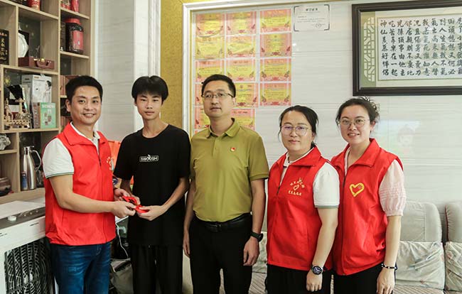 邁貝特深入永春縣曲斗村，開展黨建村企聯(lián)建